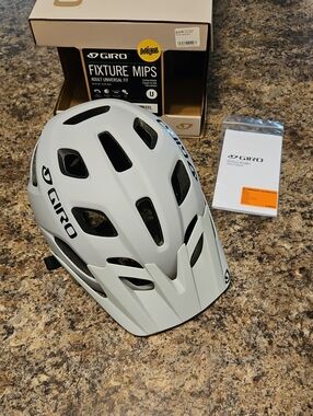 Giro Fixture MIPS Helmet in Matte Grey - BNIB